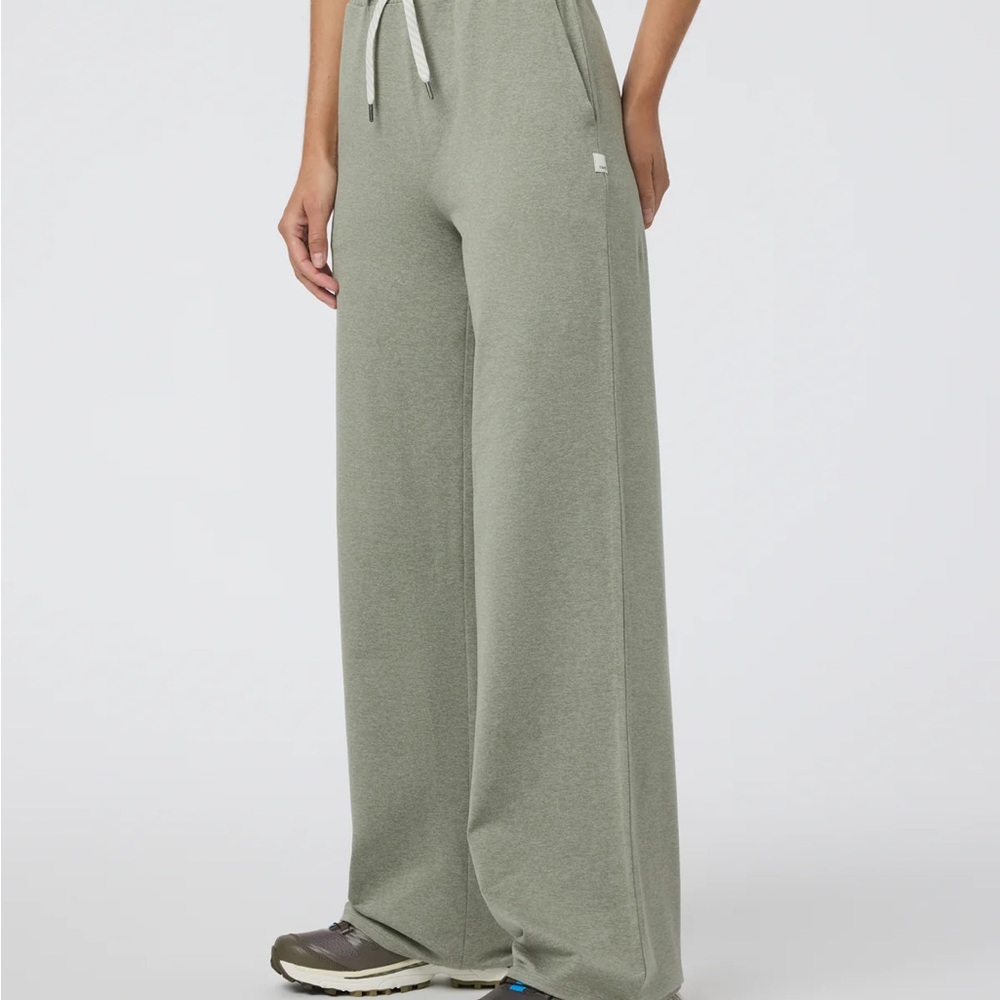 Vuori Green Wide-Leg Halo Essential